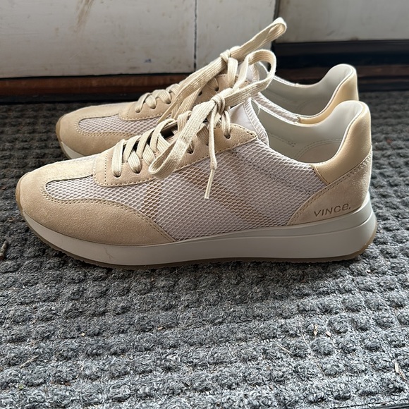 Vince O’Hara Sneakers Size 8 Brand New. Worn 20 minutes. Suede trim. - Picture 2 of 5